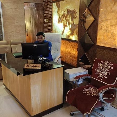 Hotel Oliver Мумбаи Экстерьер фото