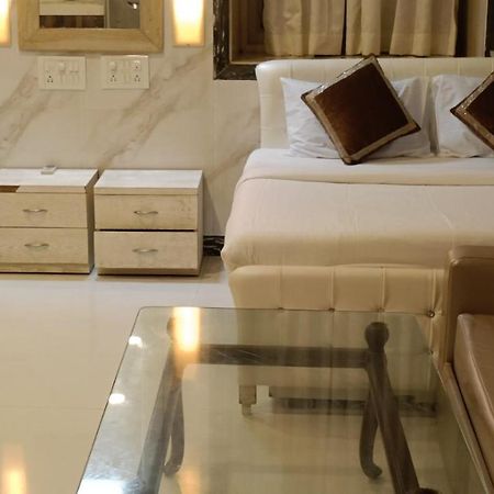 Hotel Oliver Мумбаи Экстерьер фото