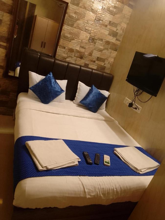Hotel Oliver Мумбаи Экстерьер фото
